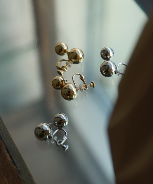 rapiecage（ラピエサージュ）の「Wメタルボールイヤリング（イヤリング・レディース・シルバー/ゴールド・FREE）」の6枚目の写真