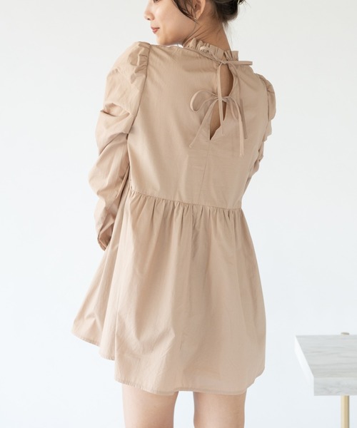 VRIA CHARME(バリアシャルム)の「パワショルダーワンピース(ワンピース・レディース・ブラック/ベージュ・FREE)」の2枚目の写真