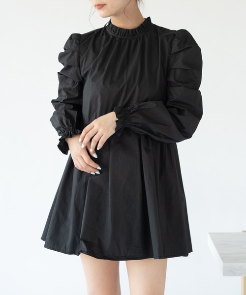 VRIA CHARME(バリアシャルム)の「パワショルダーワンピース(ワンピース・レディース・ブラック/ベージュ・FREE)」の1枚目の写真