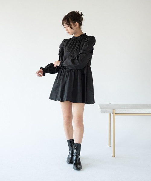 VRIA CHARME(バリアシャルム)の「パワショルダーワンピース(ワンピース・レディース・ブラック/ベージュ・FREE)」の5枚目の写真