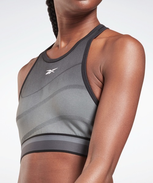 Reebok(リーボック)の「ユナイテッド バイ フィットネス シームレス クロップトップ / United By Fitness Seamless Crop Top(Tシャツ/カットソー・レディース・ブラック×グレー/マルーン・X-SMALL/X-LARGE/MEDIUM)」の6枚目の写真