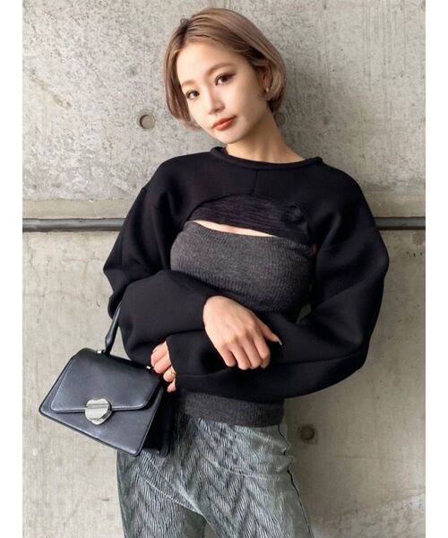 EMODA(エモダ)の「ボンディングクロップドトップ(Tシャツ/カットソー・レディース・ブラウン/アイボリー/ブラック・FREE)」の4枚目の写真