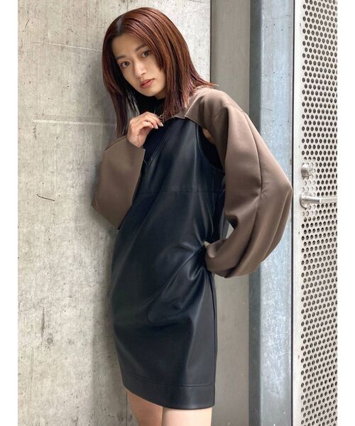 EMODA(エモダ)の「ボンディングクロップドトップ(Tシャツ/カットソー・レディース・ブラウン/アイボリー/ブラック・FREE)」の15枚目の写真