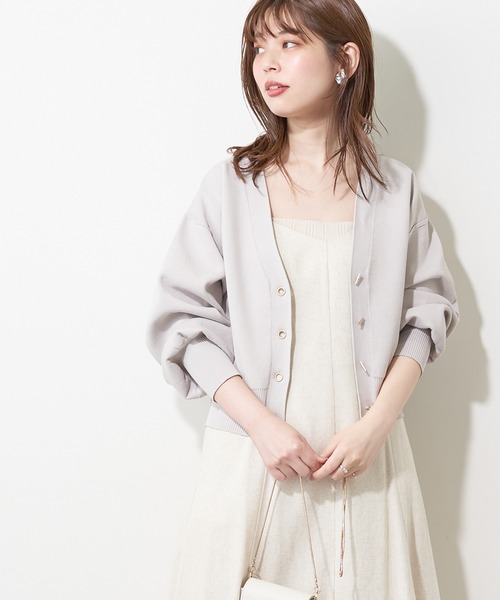 natural couture（ナチュラルクチュール）の「【おうちで洗える！】プチプラハトメバー釦おしゃれカーデ（カーディガン/ボレロ・レディース・オフホワイト/ブラック/ブラウン/グレイッシュベージュ/グリーン/ピンク・FREE）」の5枚目の写真