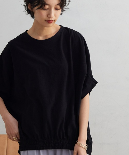 OMNES（オムネス）の「梨地裾ギャザー半袖Tシャツ（Tシャツ/カットソー・レディース・ブラック/グリーン系その他/サーモンピンク・FREE）」の2枚目の写真