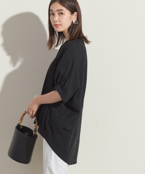 OMNES（オムネス）の「梨地裾ギャザー半袖Tシャツ（Tシャツ/カットソー・レディース・ブラック/グリーン系その他/サーモンピンク・FREE）」の5枚目の写真