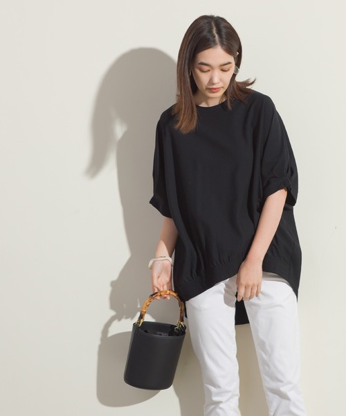 OMNES（オムネス）の「梨地裾ギャザー半袖Tシャツ（Tシャツ/カットソー・レディース・ブラック/グリーン系その他/サーモンピンク・FREE）」の9枚目の写真