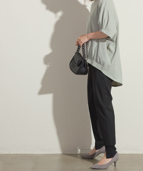 OMNES（オムネス）の「梨地裾ギャザー半袖Tシャツ（Tシャツ/カットソー・レディース・ブラック/グリーン系その他/サーモンピンク・FREE）」の12枚目の写真