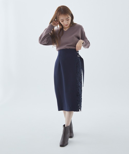 Fabulous Angela（ファビュラスアンジェラ）の「レースドッキングタイトスカート（スカート・レディース・ネイビー/モカ/グレイッシュベージュ・FREE）」の3枚目の写真