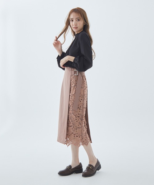 Fabulous Angela（ファビュラスアンジェラ）の「レースドッキングタイトスカート（スカート・レディース・ネイビー/モカ/グレイッシュベージュ・FREE）」の21枚目の写真