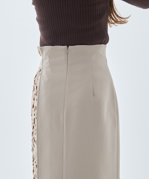 Fabulous Angela（ファビュラスアンジェラ）の「レースドッキングタイトスカート（スカート・レディース・ネイビー/モカ/グレイッシュベージュ・FREE）」の14枚目の写真