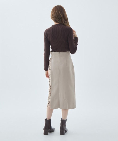 Fabulous Angela（ファビュラスアンジェラ）の「レースドッキングタイトスカート（スカート・レディース・ネイビー/モカ/グレイッシュベージュ・FREE）」の11枚目の写真