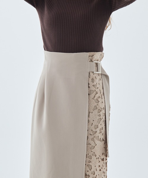 Fabulous Angela（ファビュラスアンジェラ）の「レースドッキングタイトスカート（スカート・レディース・ネイビー/モカ/グレイッシュベージュ・FREE）」の13枚目の写真