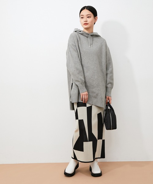 ADAM ET ROPE'(アダムエロペ)の「【アウトレット店舗・WEB限定】オーバーニットパーカー(パーカー・レディース・ブラック/グレー/イエロー/ベージュ系その他/キナリ・FREE)」の9枚目の写真