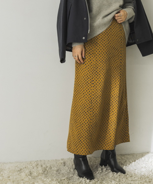 URBAN RESEARCH（アーバンリサーチ）の「ホグシプリントマーメイドロングスカート（スカート・レディース・ブルー/キャメル・38/36）」の6枚目の写真