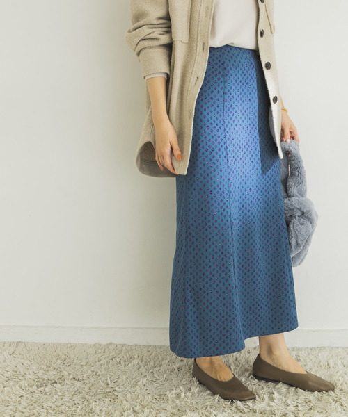 URBAN RESEARCH（アーバンリサーチ）の「ホグシプリントマーメイドロングスカート（スカート・レディース・ブルー/キャメル・38/36）」の11枚目の写真