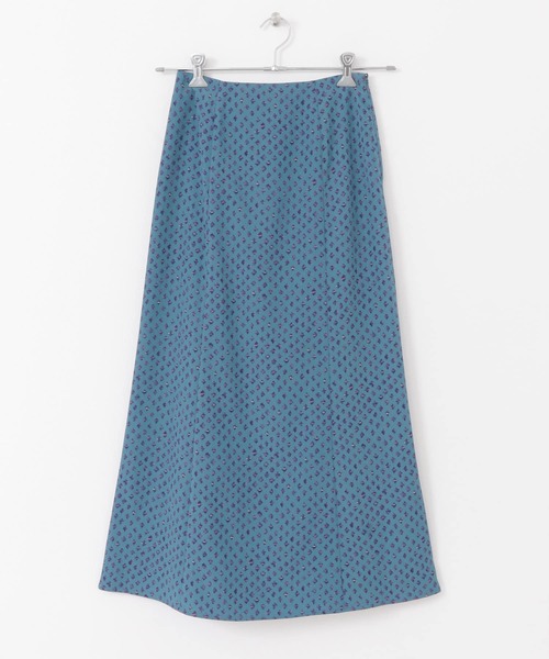 URBAN RESEARCH（アーバンリサーチ）の「ホグシプリントマーメイドロングスカート（スカート・レディース・ブルー/キャメル・38/36）」の17枚目の写真