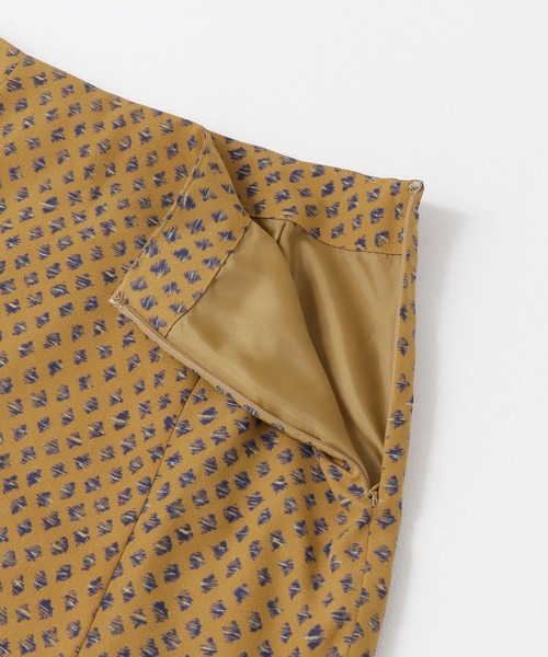 URBAN RESEARCH（アーバンリサーチ）の「ホグシプリントマーメイドロングスカート（スカート・レディース・ブルー/キャメル・38/36）」の19枚目の写真