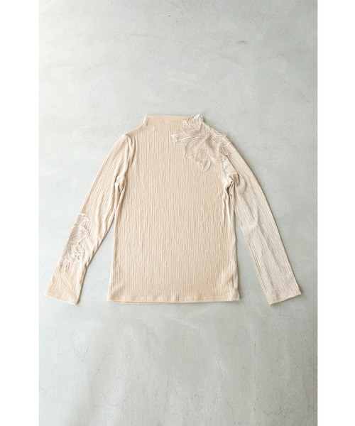 シアーなお花が肌に咲く伸びやかカットソートップス（Tシャツ