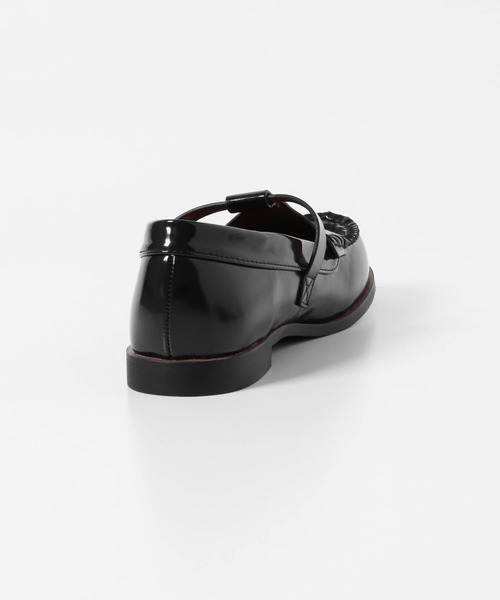 KBF（ケイビーエフ）の「Tストラップエナメルローファー（ローファー・レディース・ホワイト/ブラック・38/36/37）」の6枚目の写真