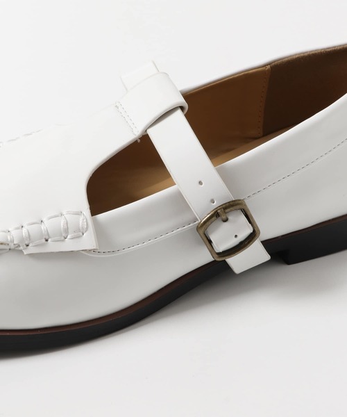 KBF（ケイビーエフ）の「Tストラップエナメルローファー（ローファー・レディース・ホワイト/ブラック・38/36/37）」の5枚目の写真