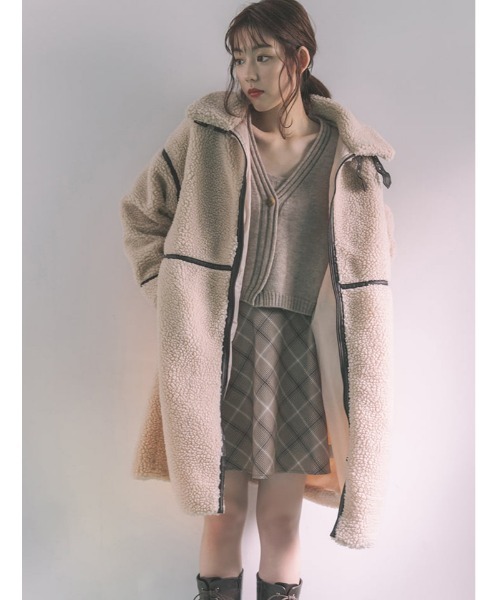 fifth calin(フィフスカラン)の「パイピングフライトボアロングコート(ムートンコート・レディース・ベージュ/ブラック・MEDIUM)」の20枚目の写真