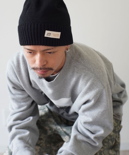 dictionary（ディクショナリー）の「【 BASQUIAT / バスキア 】 メタル ネーム タグ ローキャップ（ニットキャップ/ビーニー・メンズ・ブラック/ネイビー/チャコール/マスタード・FREE）」の2枚目の写真