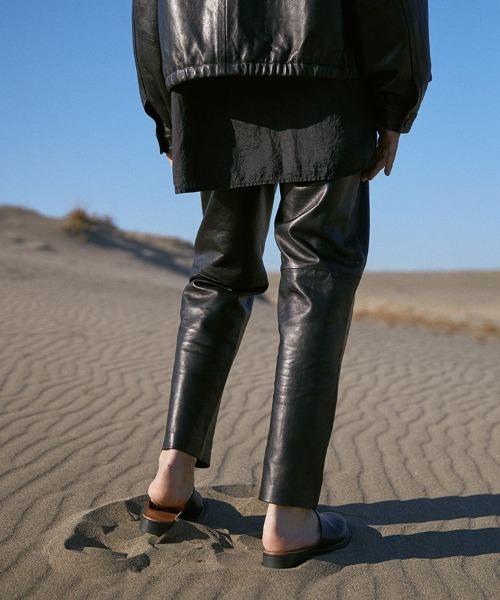LEATHER STRAIGHT TROUSERS Sサイズ　リドム LIDNM（リドム）の「LEATHER STRAIGHT TROUSERS（その他パンツ）」 - WEAR