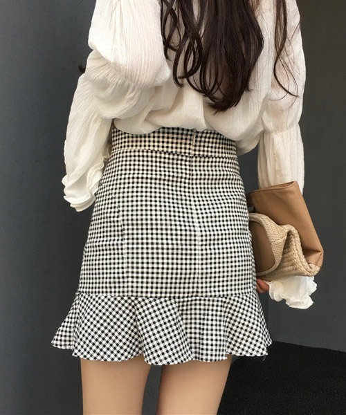 urge：（アージコロン ）の「【URGE：】ギンガムチェック 裾フレア ミニスカート（スカート・レディース・ブラック・SMALL/MEDIUM/LARGE）」の5枚目の写真