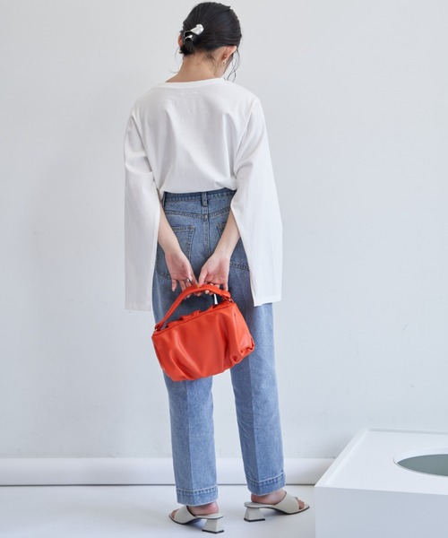 VANNIE U(ヴァニーユー)の「インスリットロゴロンT(Tシャツ/カットソー・レディース・ホワイト/ナチュラル/ブラック・FREE)」の4枚目の写真