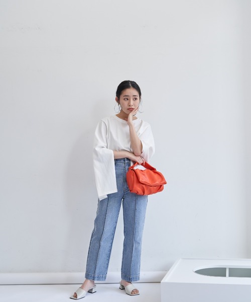 VANNIE U(ヴァニーユー)の「インスリットロゴロンT(Tシャツ/カットソー・レディース・ホワイト/ナチュラル/ブラック・FREE)」の5枚目の写真