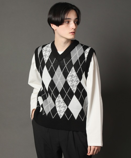 CORPUS　SELECT（コーパストーキョー）の「Oversized Argyle Knit Vest/ビッグシルエット アーガイルチェック ニットベスト（ベスト・メンズ・ホワイト/ブラック/ベージュ・FREE）」の10枚目の写真