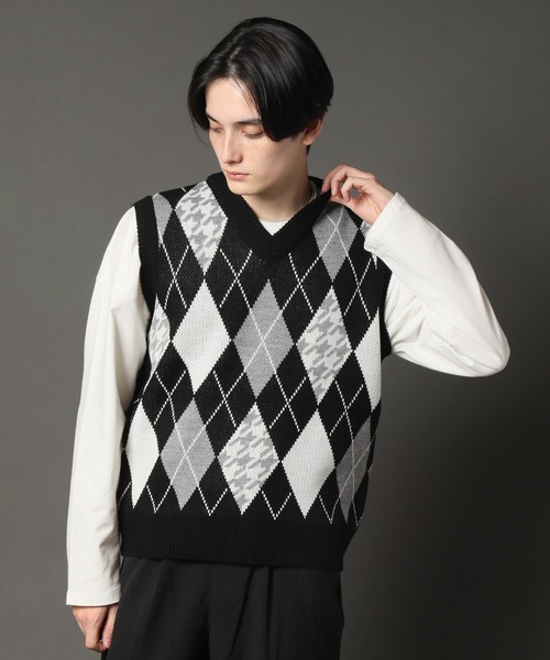 CORPUS　SELECT（コーパストーキョー）の「Oversized Argyle Knit Vest/ビッグシルエット アーガイルチェック ニットベスト（ベスト・メンズ・ホワイト/ブラック/ベージュ・FREE）」の18枚目の写真