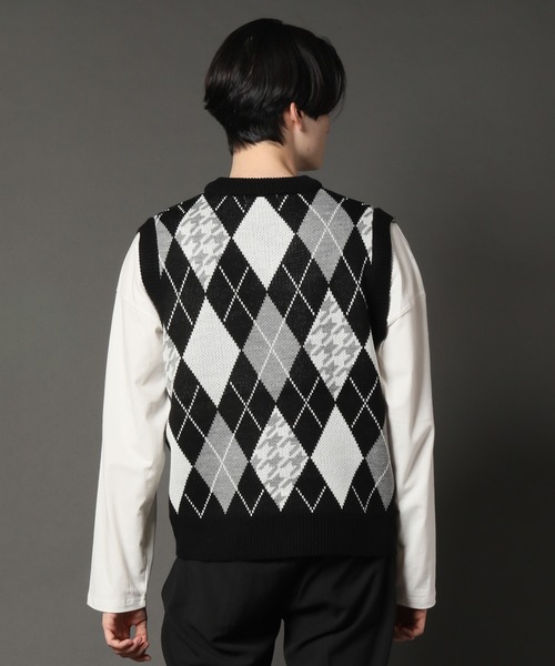 CORPUS　SELECT（コーパストーキョー）の「Oversized Argyle Knit Vest/ビッグシルエット アーガイルチェック ニットベスト（ベスト・メンズ・ホワイト/ブラック/ベージュ・FREE）」の20枚目の写真