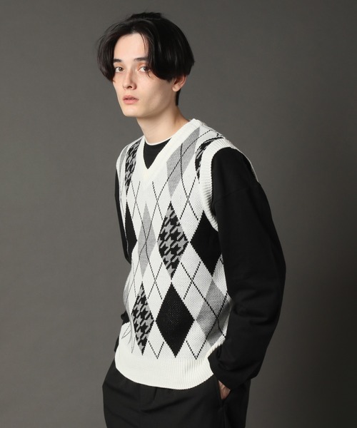 CORPUS　SELECT（コーパストーキョー）の「Oversized Argyle Knit Vest/ビッグシルエット アーガイルチェック ニットベスト（ベスト・メンズ・ホワイト/ブラック/ベージュ・FREE）」の7枚目の写真