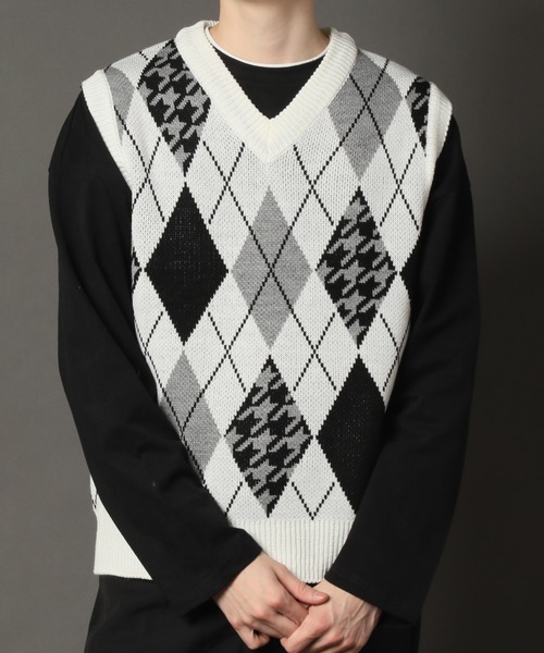 CORPUS　SELECT（コーパストーキョー）の「Oversized Argyle Knit Vest/ビッグシルエット アーガイルチェック ニットベスト（ベスト・メンズ・ホワイト/ブラック/ベージュ・FREE）」の17枚目の写真