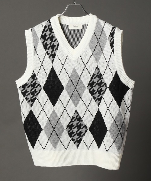 CORPUS　SELECT（コーパストーキョー）の「Oversized Argyle Knit Vest/ビッグシルエット アーガイルチェック ニットベスト（ベスト・メンズ・ホワイト/ブラック/ベージュ・FREE）」の8枚目の写真