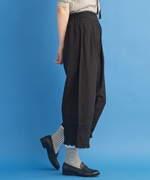 カットワークペチパンツ Malle（マル）の「△malle コットンツイルカットワーク刺繍