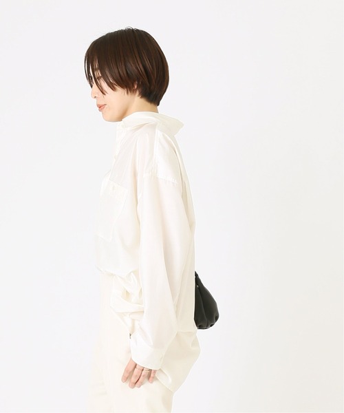 journal standard L'essage(ジャーナルスタンダードレサージュ)の「シルキーシアーシャツ(シャツ/ブラウス・レディース・ナチュラル/ネイビー/イエロー/ピンク・FREE)」の9枚目の写真