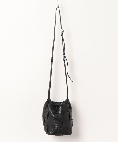 perche（ペルケ）の「ペルケ perche / サスティナブルメッシュドロストショルダーバッグS（ショルダーバッグ・レディース・ブラック/グリーン/アイボリー/シルバー/ピンク/ブラウン・FREE）」の7枚目の写真