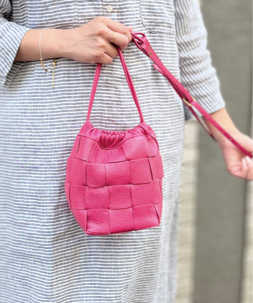 perche（ペルケ）の「ペルケ perche / サスティナブルメッシュドロストショルダーバッグS（ショルダーバッグ・レディース・ブラック/グリーン/アイボリー/シルバー/ピンク/ブラウン・FREE）」の5枚目の写真