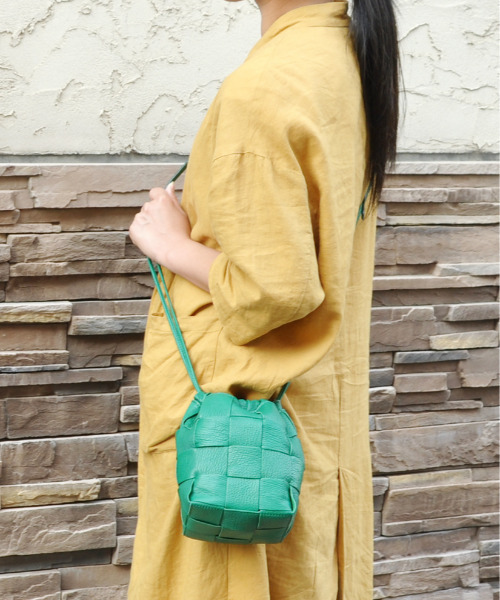 perche（ペルケ）の「ペルケ perche / サスティナブルメッシュドロストショルダーバッグS（ショルダーバッグ・レディース・ブラック/グリーン/アイボリー/シルバー/ピンク/ブラウン・FREE）」の4枚目の写真