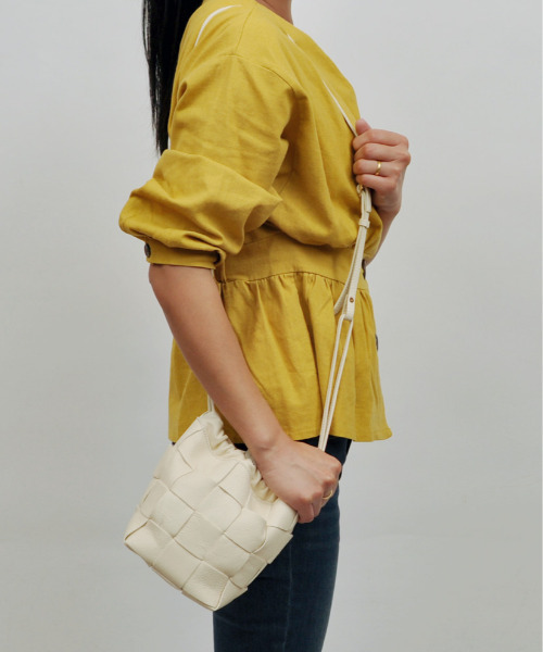 perche（ペルケ）の「ペルケ perche / サスティナブルメッシュドロストショルダーバッグS（ショルダーバッグ・レディース・ブラック/グリーン/アイボリー/シルバー/ピンク/ブラウン・FREE）」の2枚目の写真