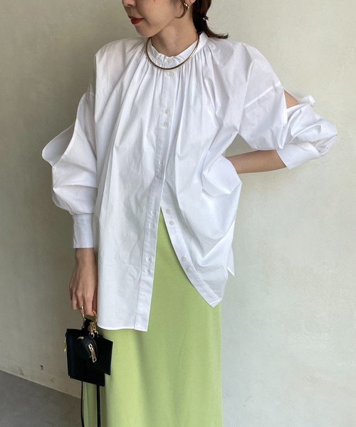 CAPRICIEUX LE'MAGE（カプリシューレマージュ）の「スリットデザインシャツ（シャツ/ブラウス・レディース・ホワイト/ピンク/ブルー/グリーン・FREE）」の2枚目の写真