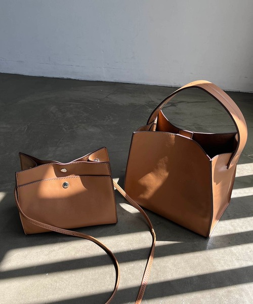 CAPRICIEUX LE'MAGE（カプリシューレマージュ）の「2SETスクエアバッグ（トートバッグ・レディース・キャメル/アイボリー/グレイッシュベージュ/ブラック・FREE）」の4枚目の写真