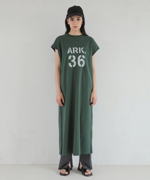 LAKOLE（ラコレ）の「アソートフットボールロゴワンピース / 299132（ワンピース・レディース・ネイビー/グリーン/マスタード・SMALL/MEDIUM）」の2枚目の写真