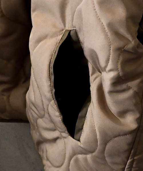 Ritzy（リッツィー）の「リバーシブルキルトジャケット（ノーカラージャケット・メンズ・カーキ/ベージュ/ブラック・X-LARGE/LARGE/MEDIUM）」の6枚目の写真