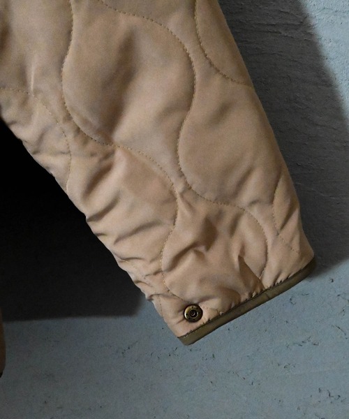 Ritzy（リッツィー）の「リバーシブルキルトジャケット（ノーカラージャケット・メンズ・カーキ/ベージュ/ブラック・X-LARGE/LARGE/MEDIUM）」の7枚目の写真