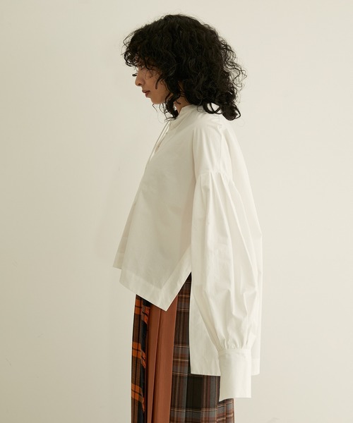 SALON adam et rope'（サロン アダム エ ロペ）の「【WEB限定カラー】レースアップボリュームスリーブブラウス（シャツ/ブラウス・レディース・ホワイト/ブラック/ブルー系その他・FREE）」の15枚目の写真