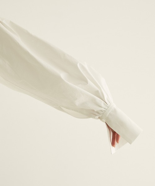 SALON adam et rope'（サロン アダム エ ロペ）の「【WEB限定カラー】レースアップボリュームスリーブブラウス（シャツ/ブラウス・レディース・ホワイト/ブラック/ブルー系その他・FREE）」の18枚目の写真